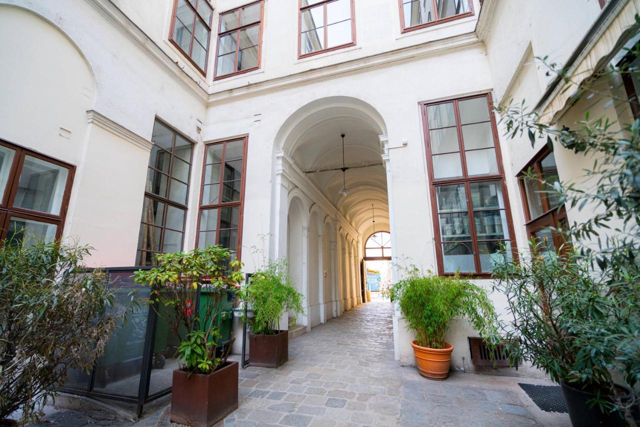 Vienna Residence, Volkstheater - Parliament Buitenkant foto